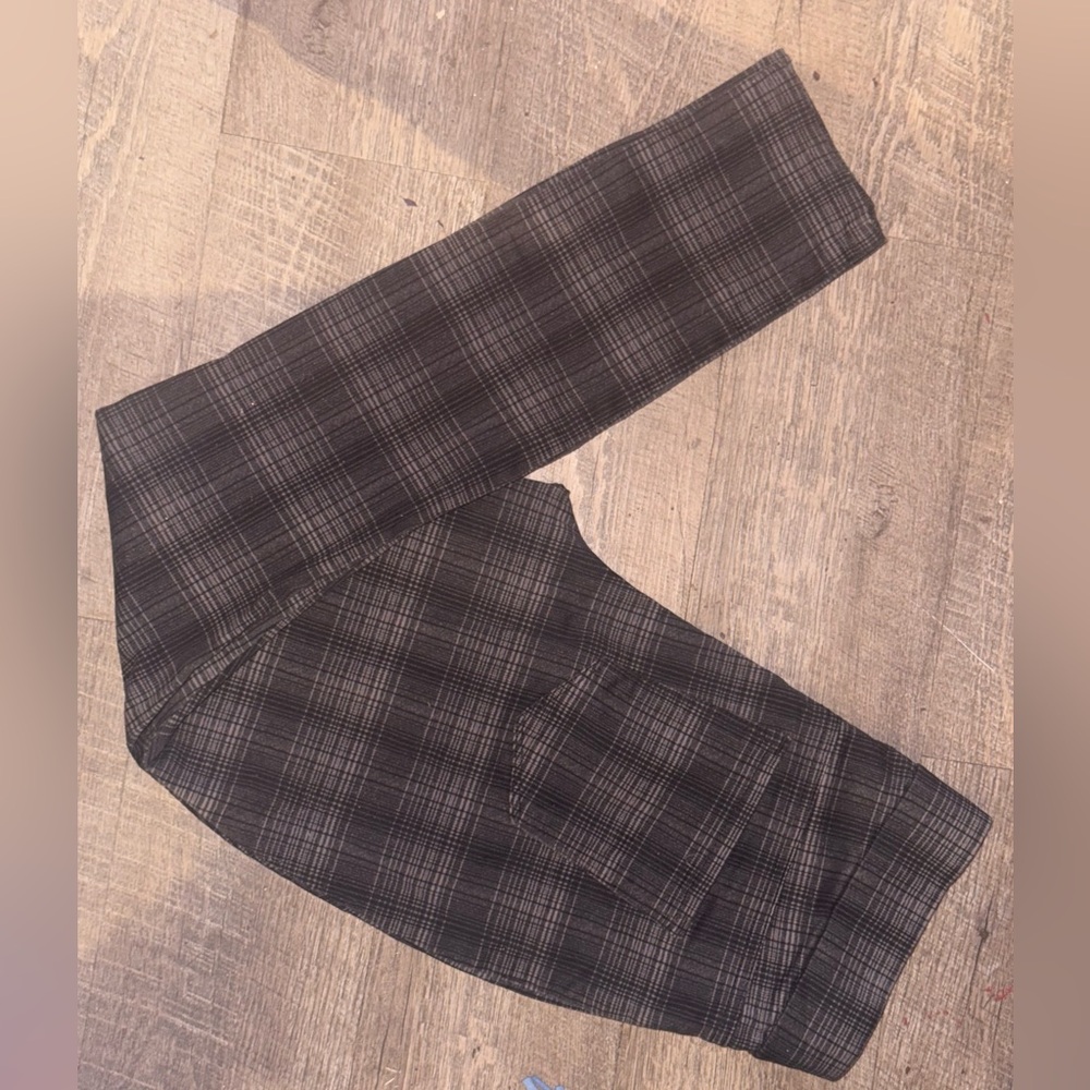 Nine West women's pull-on skinny pants in a grey and black plaid pattern size 6
